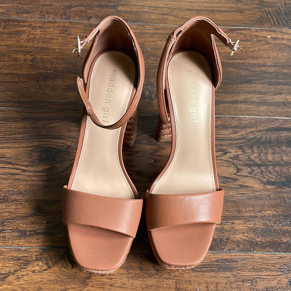 Steve Madden heels. Never worn! Size 7.5. Great for summer - Picture 2 of 3